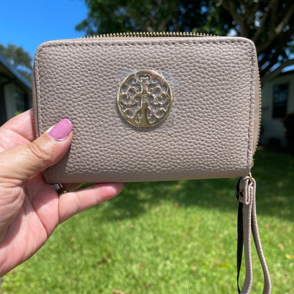 SG SUGU Penny Small Compact Wallet With Medallion Tree of Life Detail In…